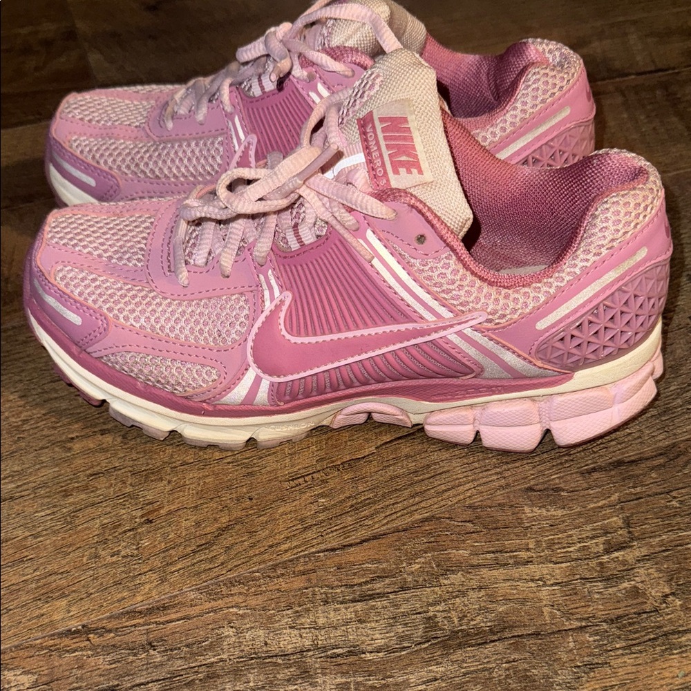 Nike Pink Women's Athletic Running Shoes